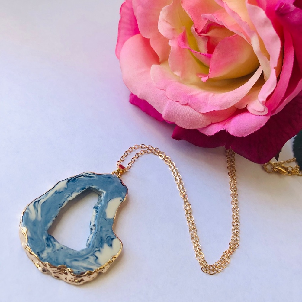 Hollow Geode Necklace - Picture 2 of 5